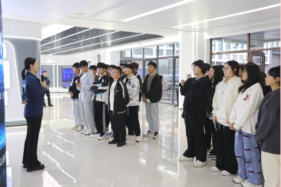 筑牢基础 展望未来 ▏唐山学院会计学院学生到K8凯发国际 智能参观学习